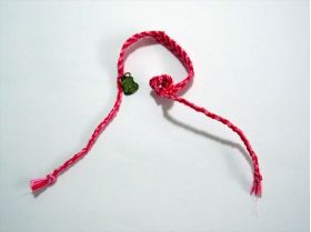 AAA(トリプルエー) 限定販売 WISHミサンガ(赤)